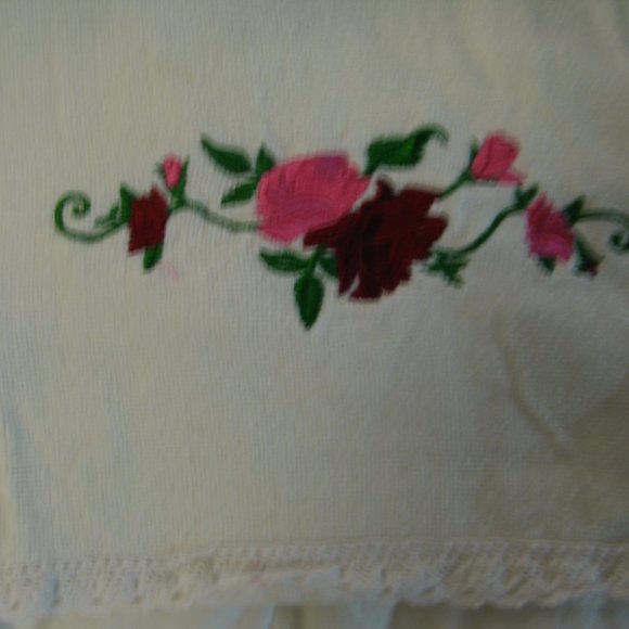 Set-New 6 white bath towels with red flower embroidery on bottom of each towel. - Picture 6 of 6